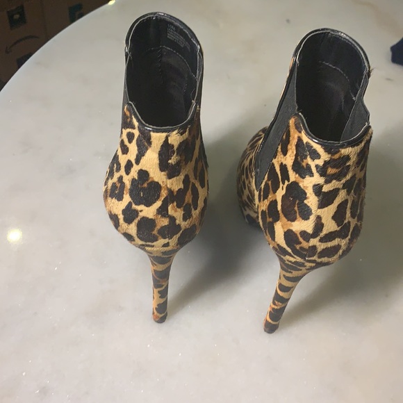 Gianni Bini hide leopard print ankle booties - Picture 5 of 7